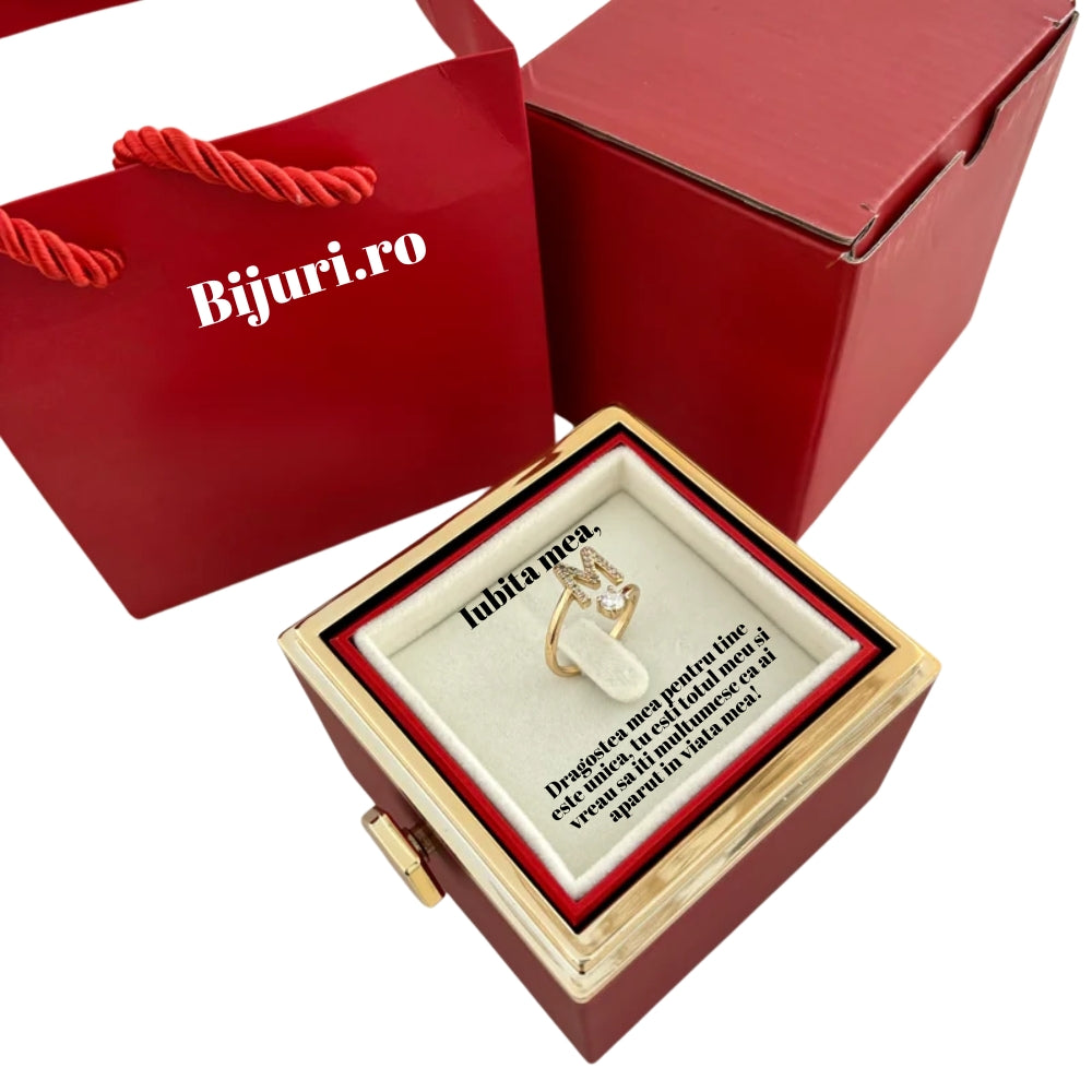 Surpriză Inel Cutie Rotativă - Inel cu Inițială și Trandafir Etern Bijuri  + mesaj felicitare